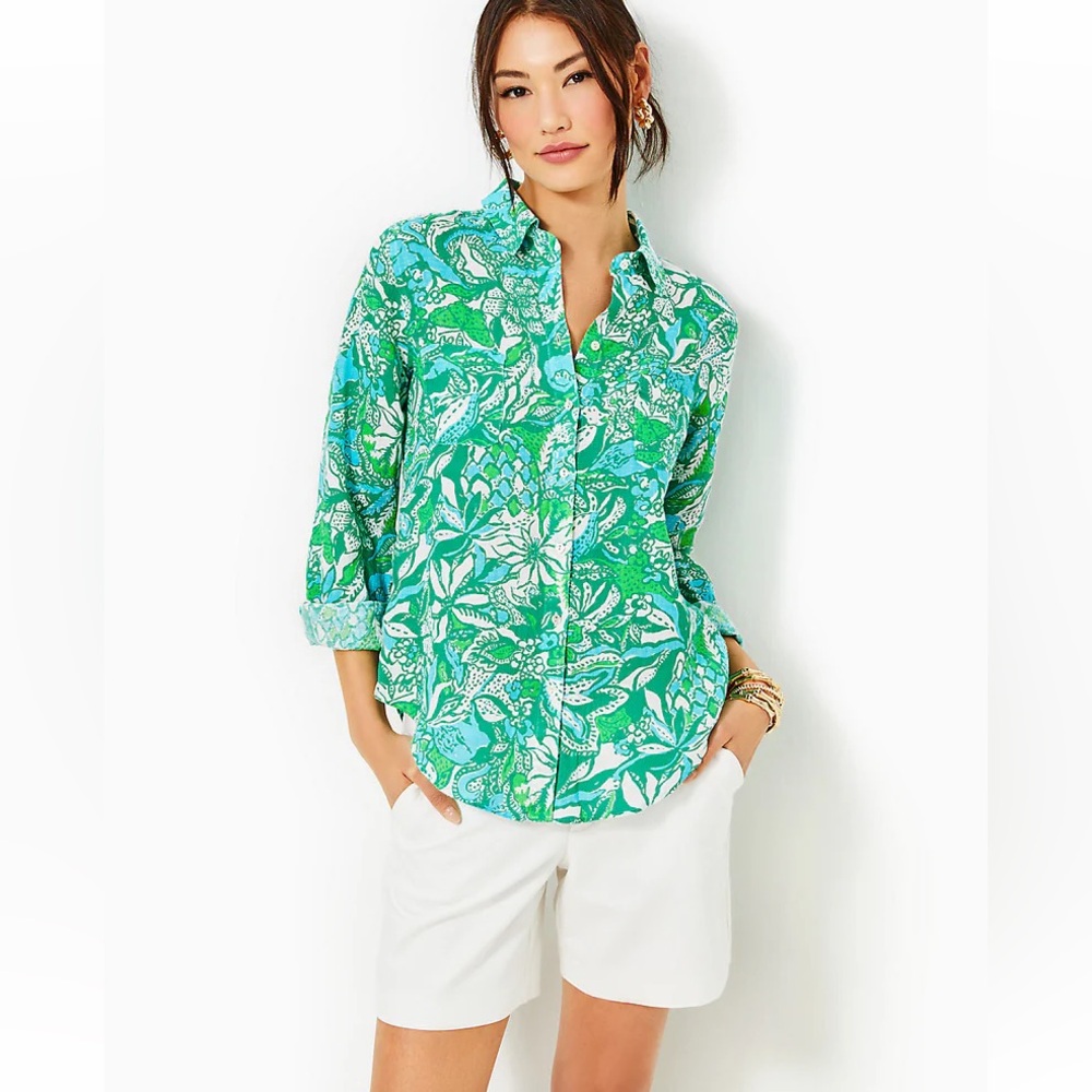 Lilly Pulitzer
SEA VIEW BUTTON DOWN, BOTANICAL GREEN SAFARI SANGRIA